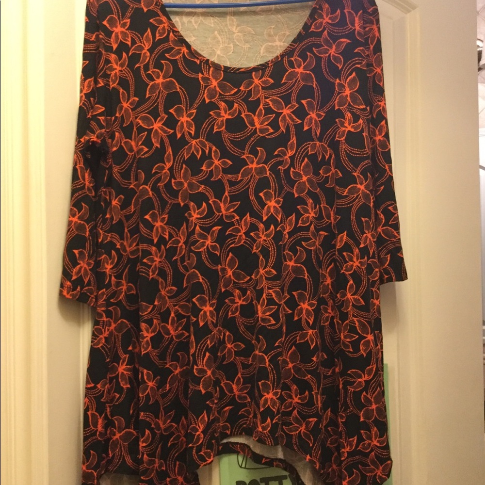 Basic Line top